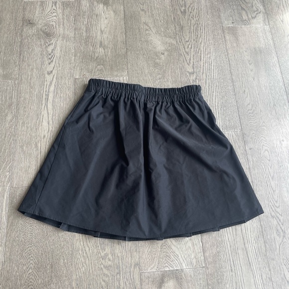 Nylon black pleated skirt - Picture 2 of 2